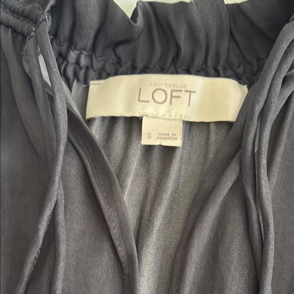LOFT Charcoal Sleeveless Blouse S - Picture 2 of 4